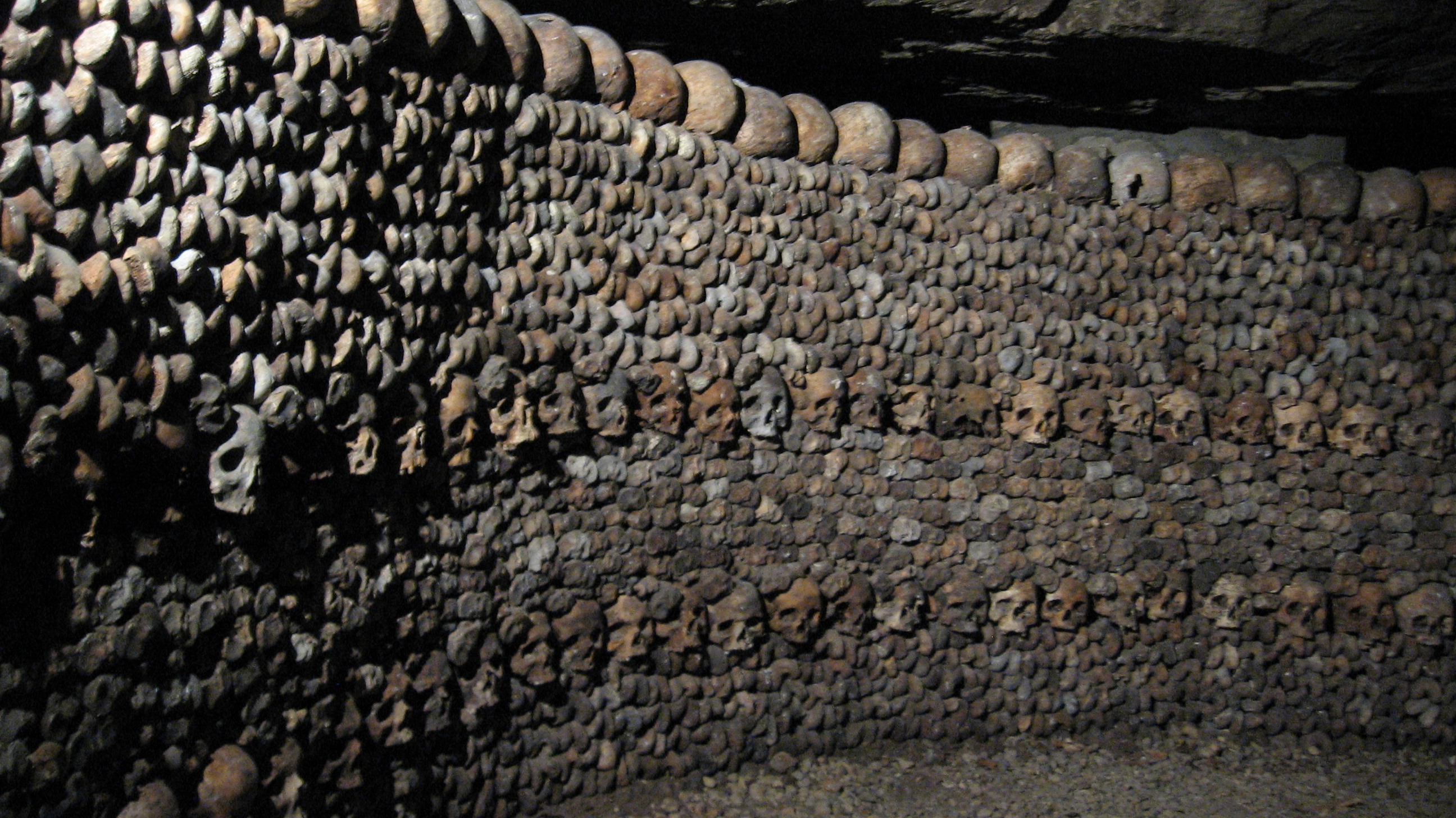 Rùng rợn khu mộ kỳ bí chứa hơn 6 triệu hài cốt dưới lòng kinh đô Paris