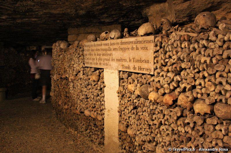 Rùng rợn khu mộ kỳ bí chứa hơn 6 triệu hài cốt dưới lòng kinh đô Paris