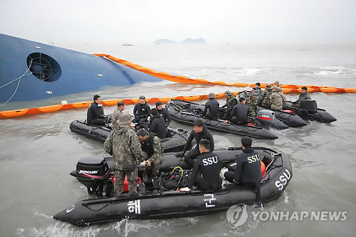 Chìm phà Hàn Quốc: Chính phủ nói dối về số lượng nhân viên cứu hộ?