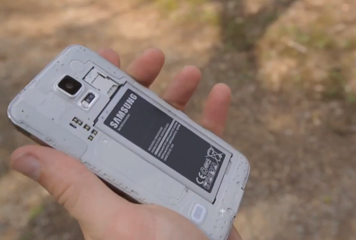 Màn tra tấn Galaxy S5 kinh hoàng bằng súng bắn tỉa