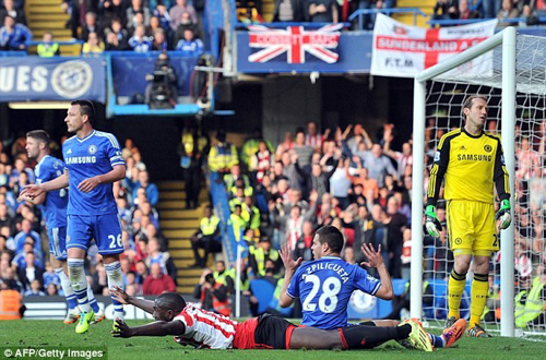 Chelsea vỡ mộng vô địch Ngoại hạng Anh sau trận thua trên sân nhà