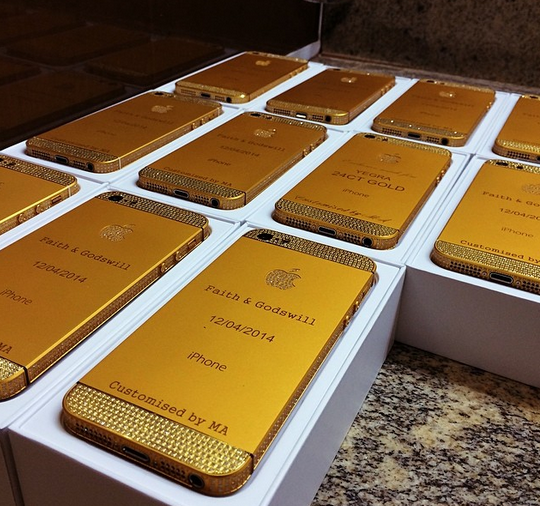 Đi ăn cưới được tặng iPhone 5s mạ vàng 