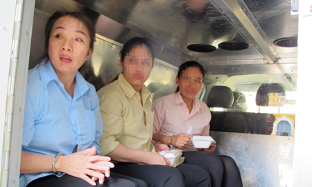 nữ thương nhân,giấu vàng,thùng sữa,buôn lậu,TP.HCM,Campuchia