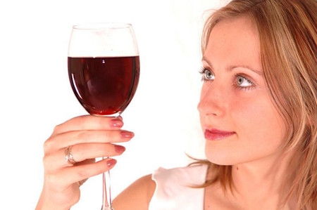 7 lý do bất ngờ khiến bạn nên uống rượu vang đỏ 
