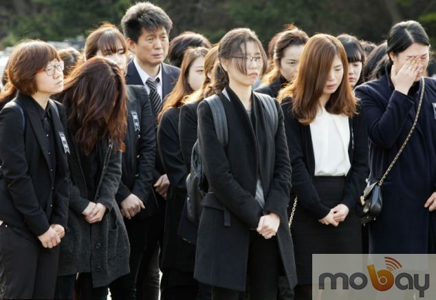 Những tang lễ đẫm nước mắt của các nạn nhân phà Sewol