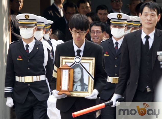 Những tang lễ đẫm nước mắt của các nạn nhân phà Sewol
