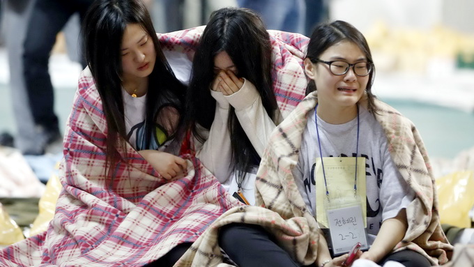 Hoảng loạn, bi thương và mặc cảm tội lỗi bủa vây khắp Hàn Quốc