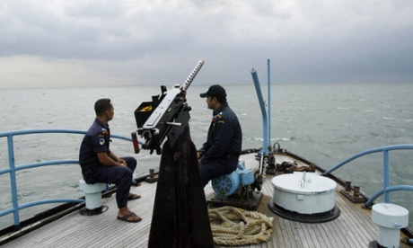 Tàu tuần tra của cảnh sát biển Indonesia tại eo biển Malacca. Đây là tuyến đường vận chuyển dầu trên biển quan trọng của thế giới. Ảnh: Ed Wray / AP