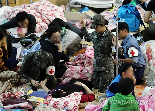 Người dân Hàn Quốc: Chúng tôi bất lực và tội lỗi khi chứng kiến phà chìm