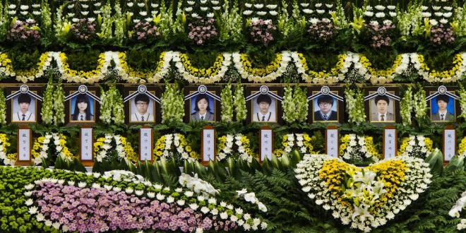 Đắng lòng đám tang các học sinh mất trong thảm họa chìm phà Sewol
