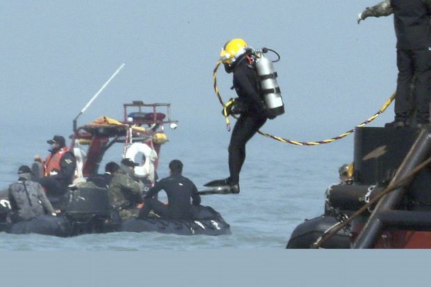 Chìm phà Hàn Quốc: Thủy thủ Sewol nhận được lệnh bỏ mặc phà