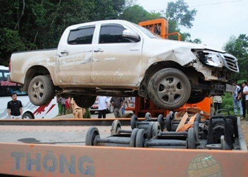 Xe biển số Lào tông CSGT rồi bỏ trốn chứa tài liệu mật