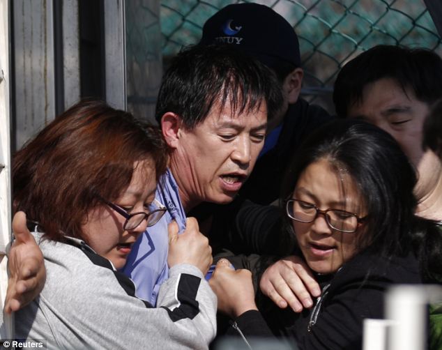 Chìm phà Hàn Quốc: quan chức khốn đốn giữa vòng vây người phẫn nộ