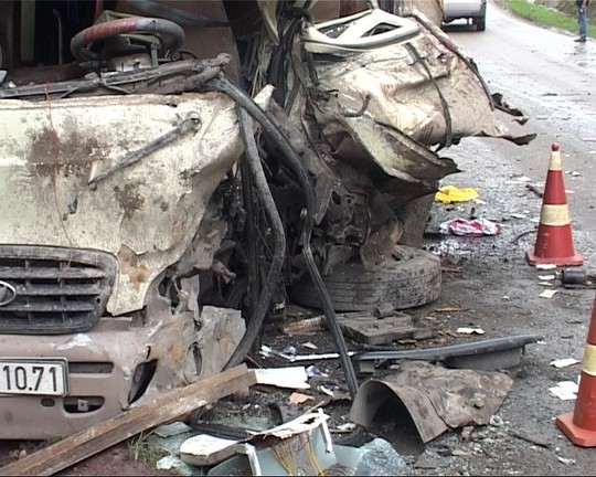 Tai nạn thảm khốc: Xe container đâm xe khách, 11 người thương vong