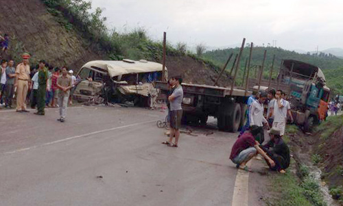 Danh sách nạn nhân vụ xe container đâm xe khách tại Quảng Ninh
