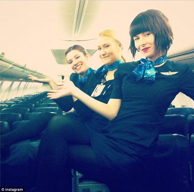 Trào lưu nữ tiếp viên hàng không khoe hình tự sướng gây sốt