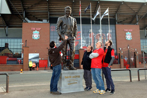 David Moyes được dựng tượng trước sân Liverpool vì 'có công' phá hoại M.U 8