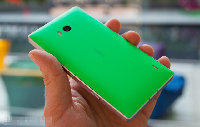 Giá bán Lumia 930 chính hãng tại Việt Nam là 11 triệu đồng