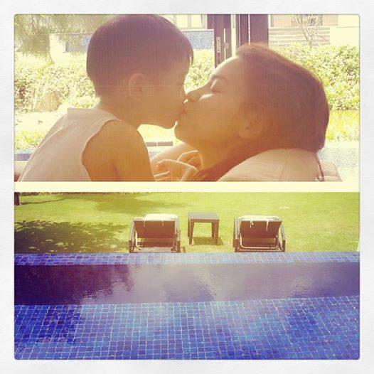 Lộ ảnh Hồ Ngọc Hà tắm nắng cùng con trai Subeo