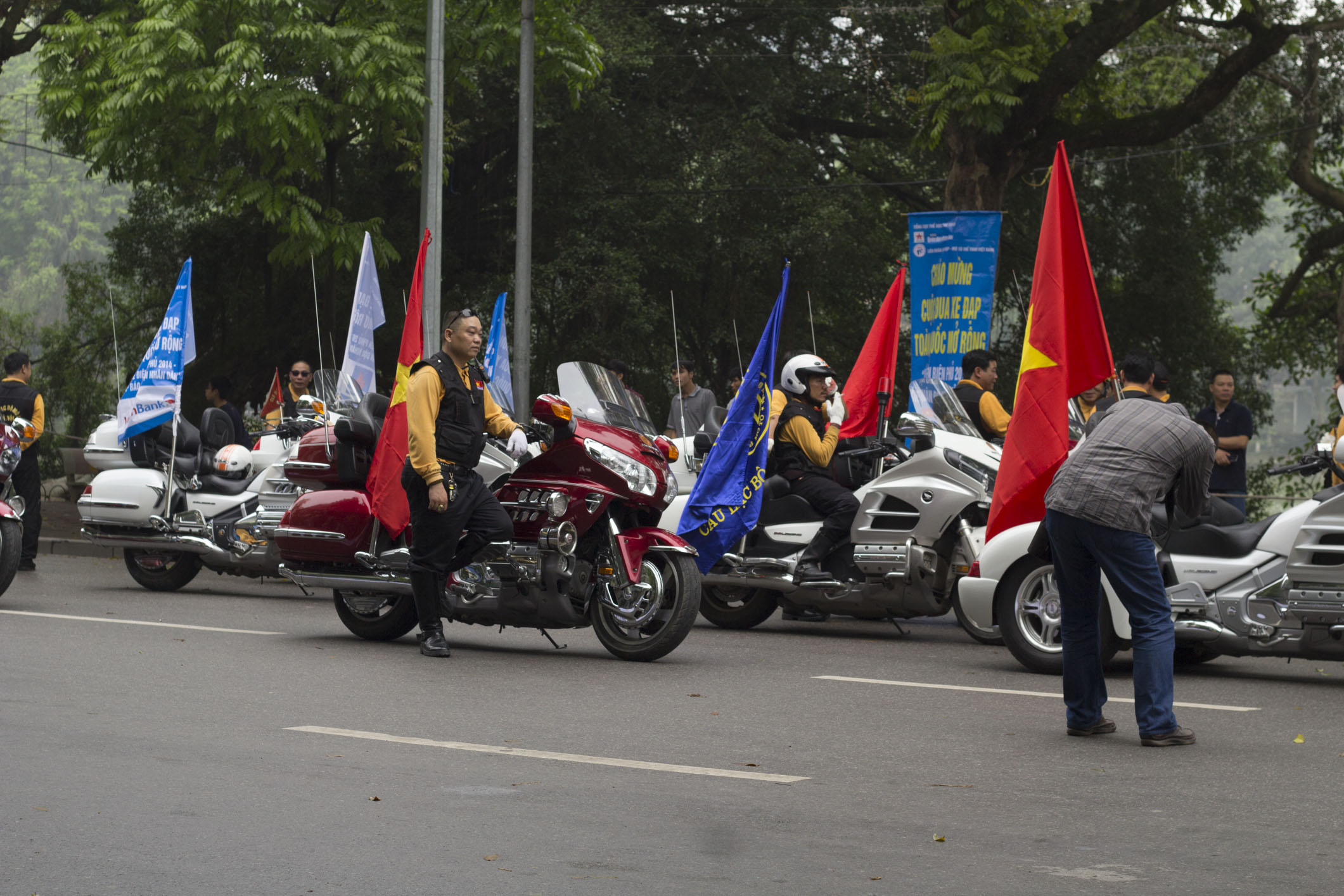 Ngắm dàn xế khủng trong cuộc đua xe đạp Hà Nội - Điện Biên 8