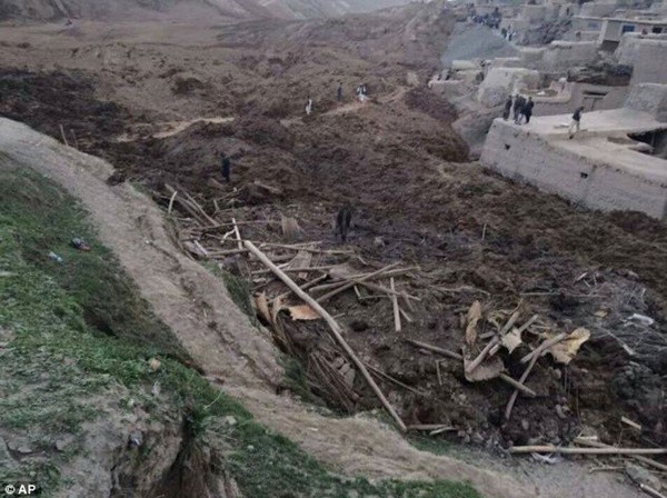 Hiện trường vụ lở đất kinh hoàng ở Afghanistan khiến hơn 2.100 người chết