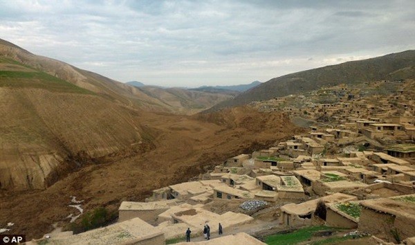 Hiện trường vụ lở đất kinh hoàng ở Afghanistan khiến hơn 2.100 người chết