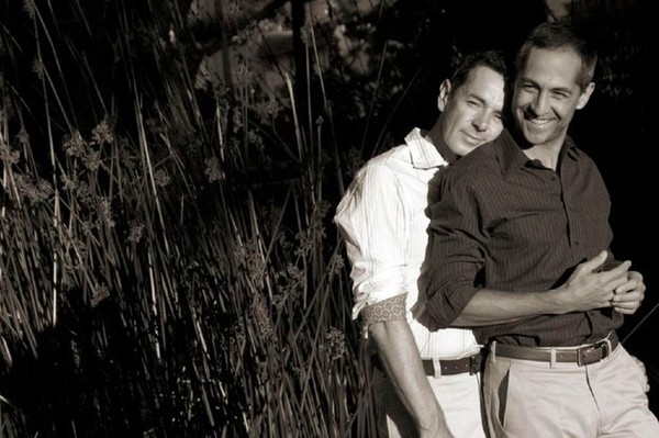 Những bức ảnh cưới của 70 cặp đồng tính gây xúc động