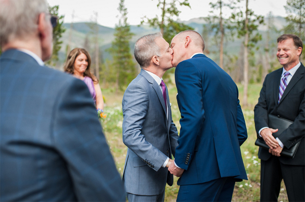 Những bức ảnh cưới của 70 cặp đồng tính gây xúc động