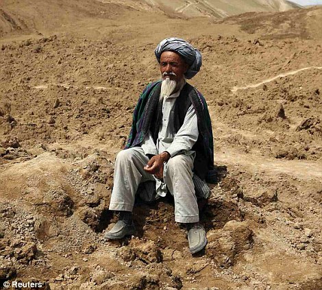Cận cảnh sức tàn phá khủng khiếp của vụ lở đất tại Afghanistan 