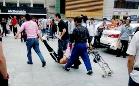 Hiện trường vụ đâm dao tại Quảng Châu. Ảnh: Weibo