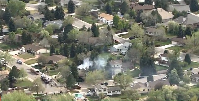 Máy bay đâm vào nhà dân, cả khu phố náo loạn