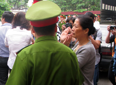 Vợ Dương Chí Dũng: “Anh nhớ viết đơn xin ân giảm gửi Chủ tịch nước”