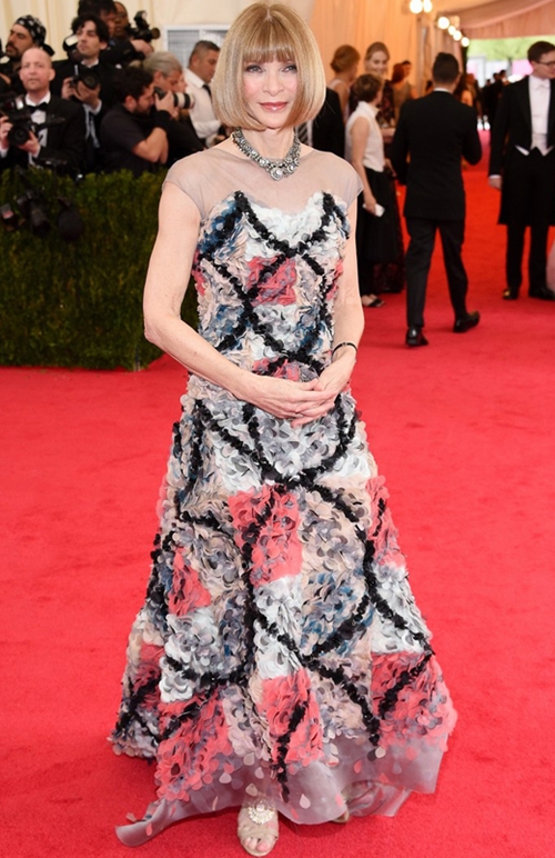Góp mặt tại Met Gala 2014, bà quý phái trong thiết kế Chanel Haute Couture trang trí cầu kỳ.