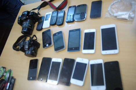 Triệt phá ổ nhóm chuyên câu trộm điện thoại, laptop