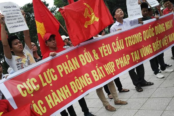 Người dân 3 miền biểu tình phản đối Trung Quốc
