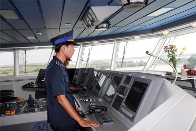 Chùm ảnh tàu lớn nhất của cảnh sát biển VN điều ra khu vực giàn khoan trái phép