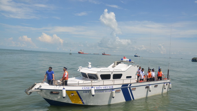 Cảnh sát biển Việt Nam tiếp nhận xuồng tuần tra cao tốc
