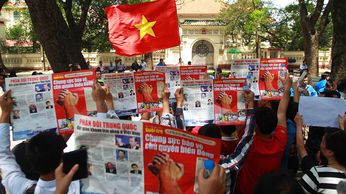 Tình hỉnh mới nhất về Biển Đông: Ngày chủ nhật nóng bỏng trên báo Việt