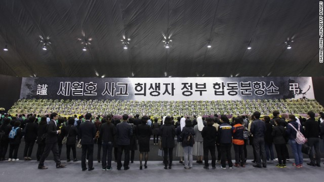 Chìm phà Hàn Quốc: Số người chết lên đến 181 người