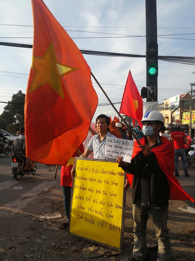 Tình hình biển Đông: Hãy biểu tình đúng cách, đừng đập phá tài sản