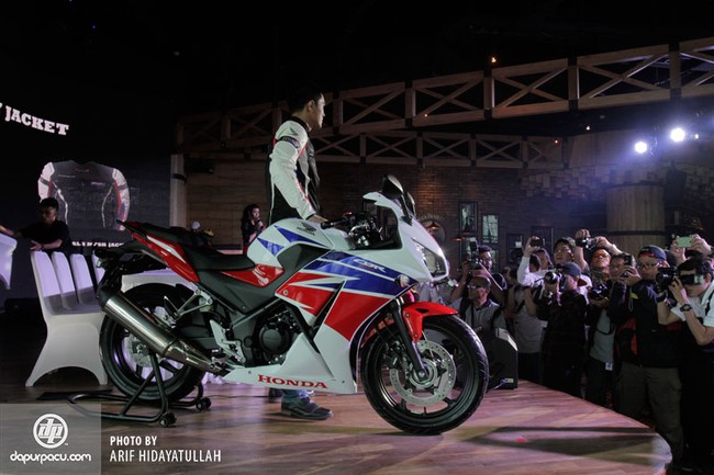 hãng Honda, Honda CBR250R, môtô Nhật Bản, môtô 250 cc, môtô 250 phân khối, môtô thể thao, Indonesia, thị trường Đông Nam Á, đèn pha đôi