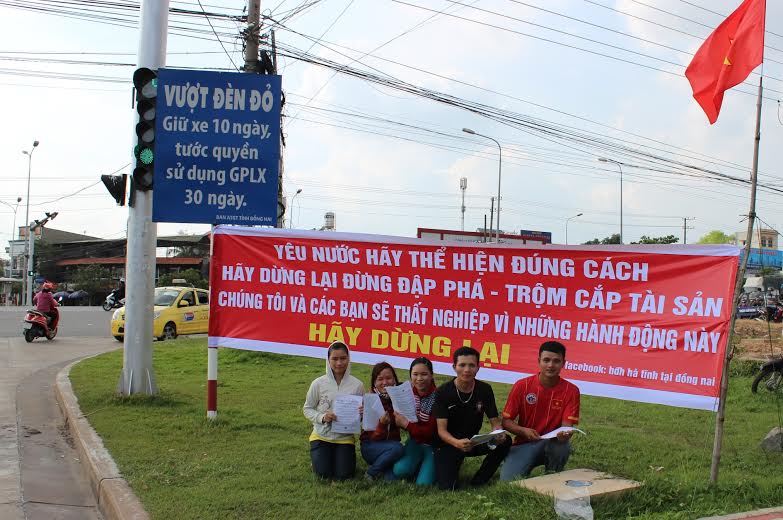 Yêu nước hãy thể hiện đúng cách