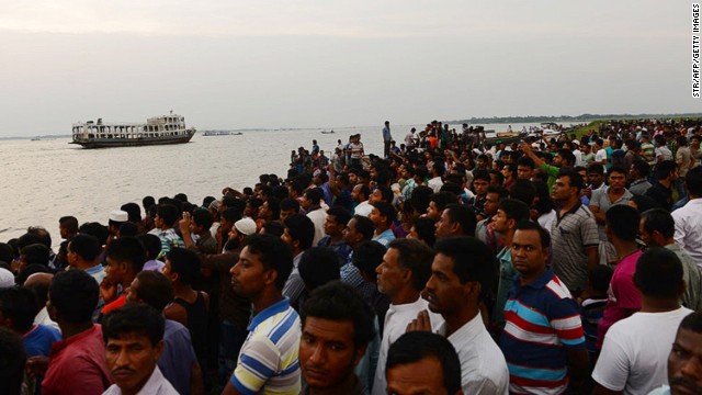 Phà chở 300 người lật úp tại Bangladesh 5