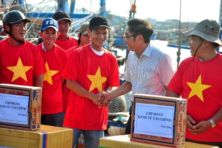 Đà Nẵng: 6 tàu cá công suất lớn ra Hoàng Sa tiếp sức CSB Việt Nam