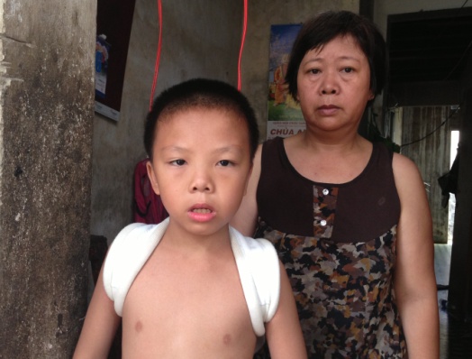 Gia cảnh của gia đình bà Lành rất nghèo khó. Ai cũng bức xúc trước hành động của Lê Văn Châu.