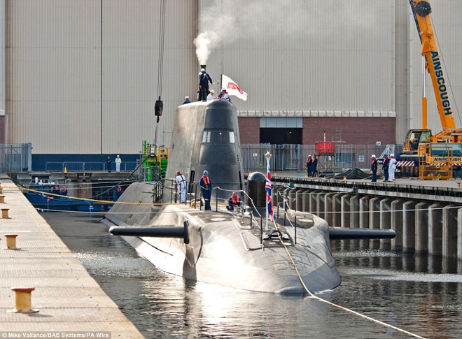 Cận cảnh siêu tàu ngầm 1,7 tỷ USD của Hải quân Hoàng gia Anh 12