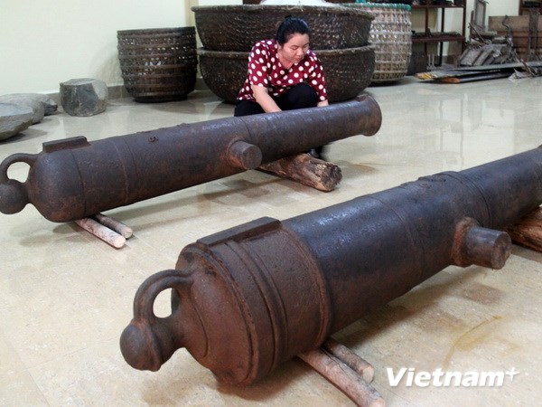 Phát hiện 2 khẩu súng thần công nặng 500kg tại Phú Yên