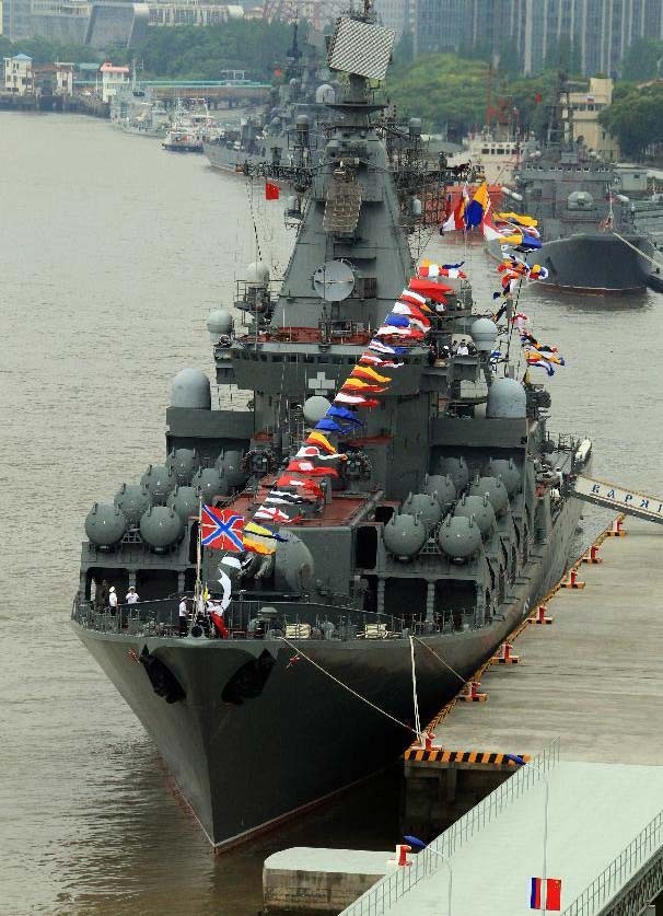 Binh sĩ Trung Quốc tham quan tuần dương hạm Nga trước thềm tập trận chung