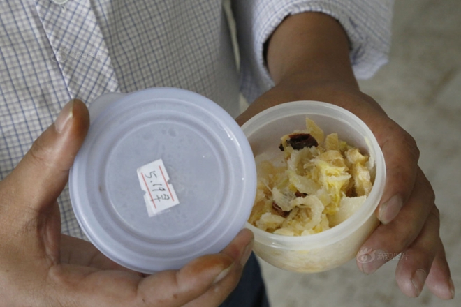Chùm ảnh: Hơn 100 học sinh Trung Quốc nhập viện nghi ngộ độc thực phẩm