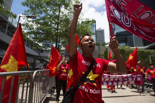 Tình hình biển Đông: Người Việt tại Hong Kong tuần hành phản đối TQ